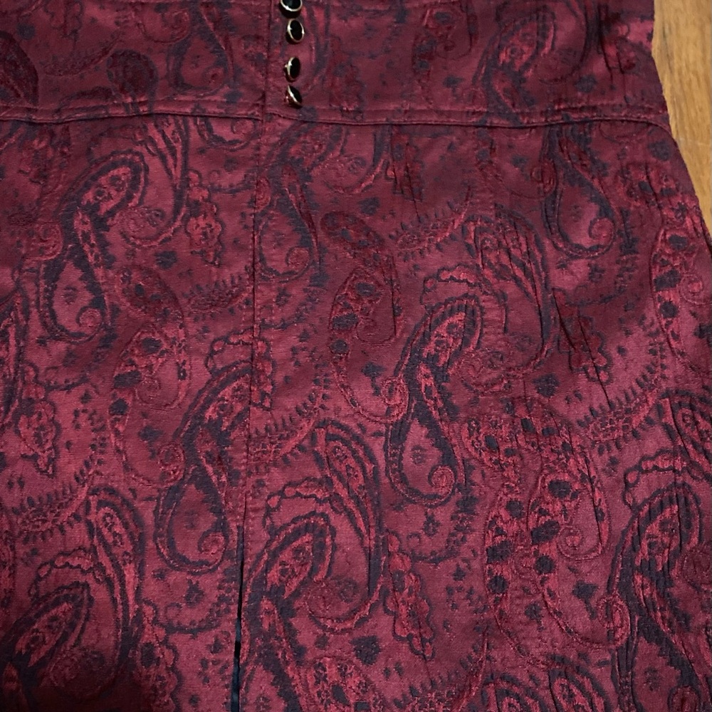 Elegant Bisou Bisou burgundy, texture, blazer, size 8 - Picture 4 of 6